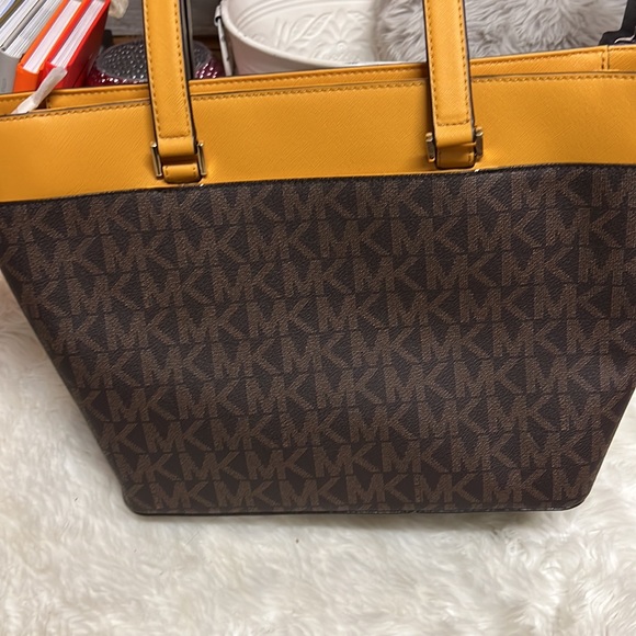 *SOLD*Michael Kors Florence Signature Luggage Large Tote**SOLD** - Picture 4 of 7